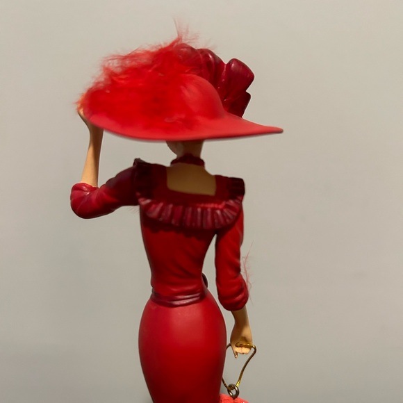 Thomas Kinkade “Red at Heart” Collectible - Picture 5 of 9